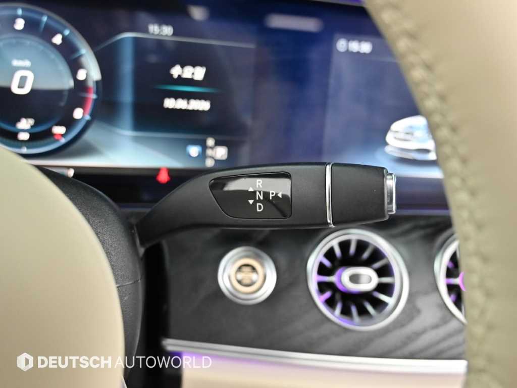 Mercedes-Benz E-Class — photo 09