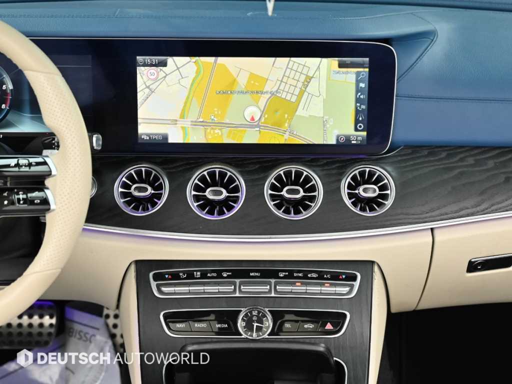Mercedes-Benz E-Class — photo 14