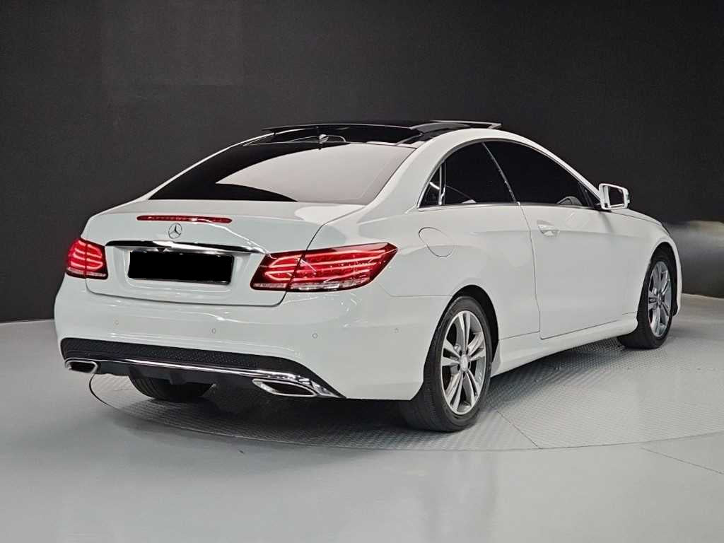 Mercedes-Benz E-Class — photo 04