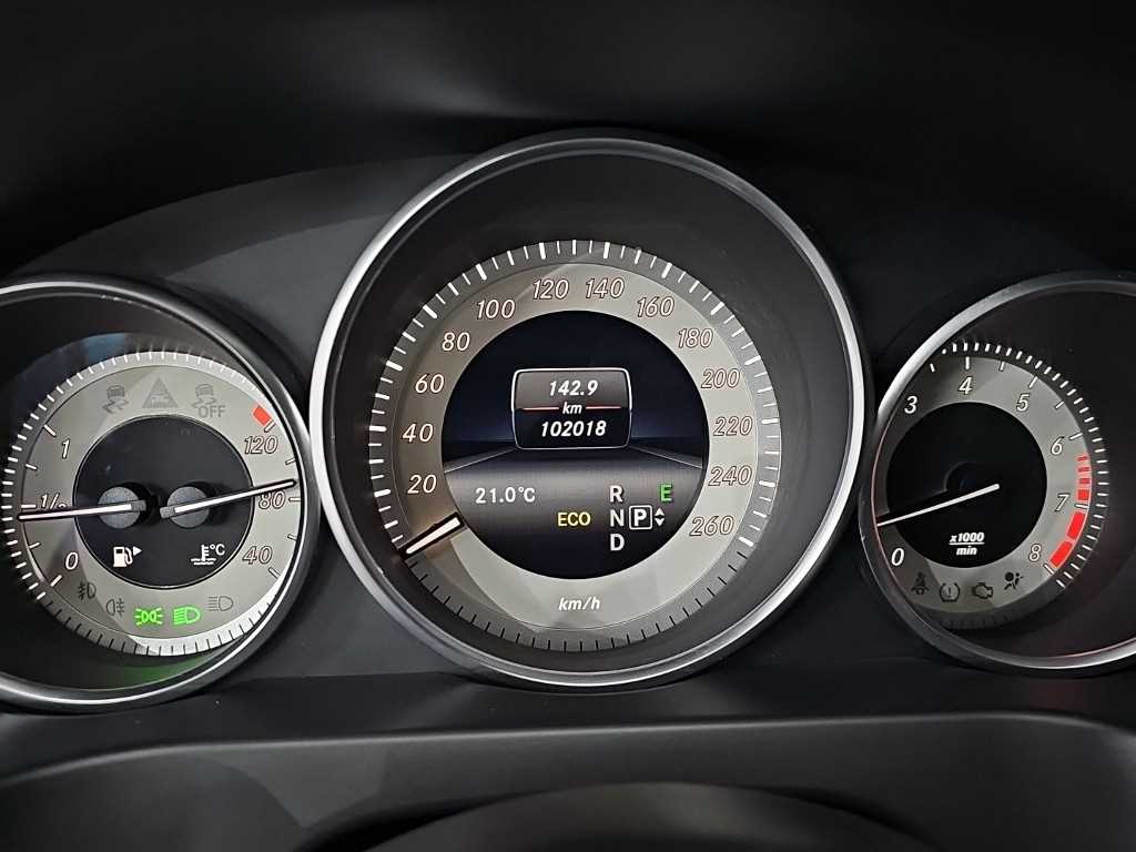 Mercedes-Benz E-Class — photo 06