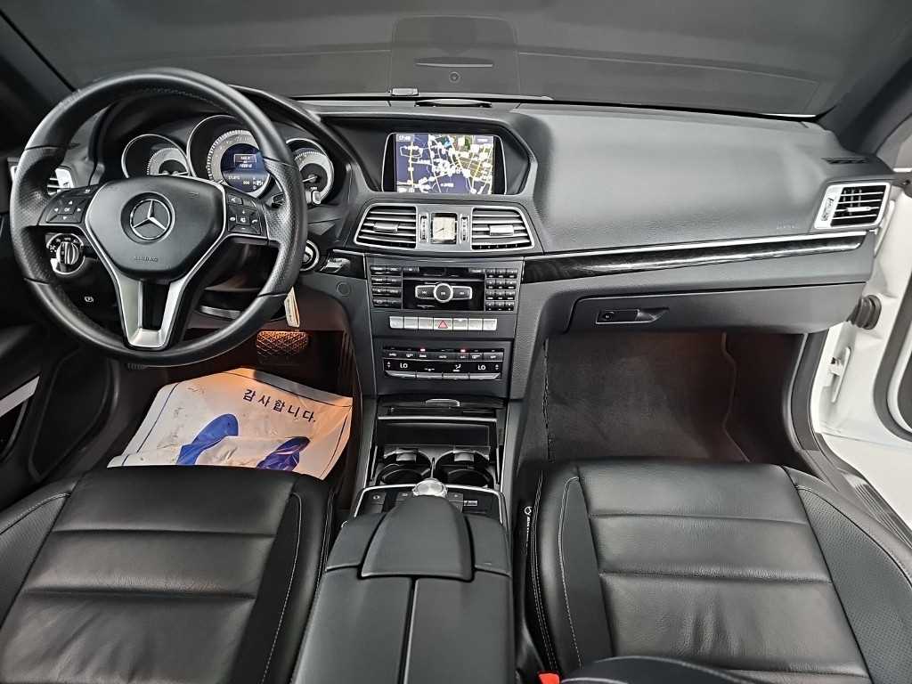 Mercedes-Benz E-Class — photo 07