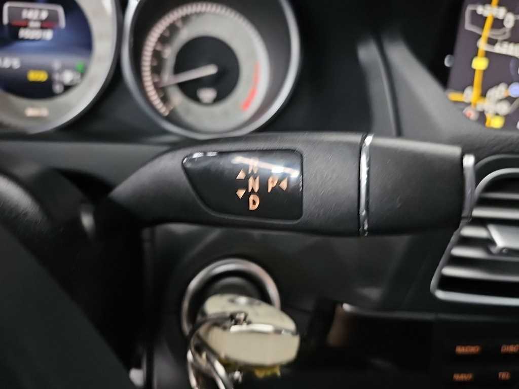 Mercedes-Benz E-Class — photo 08