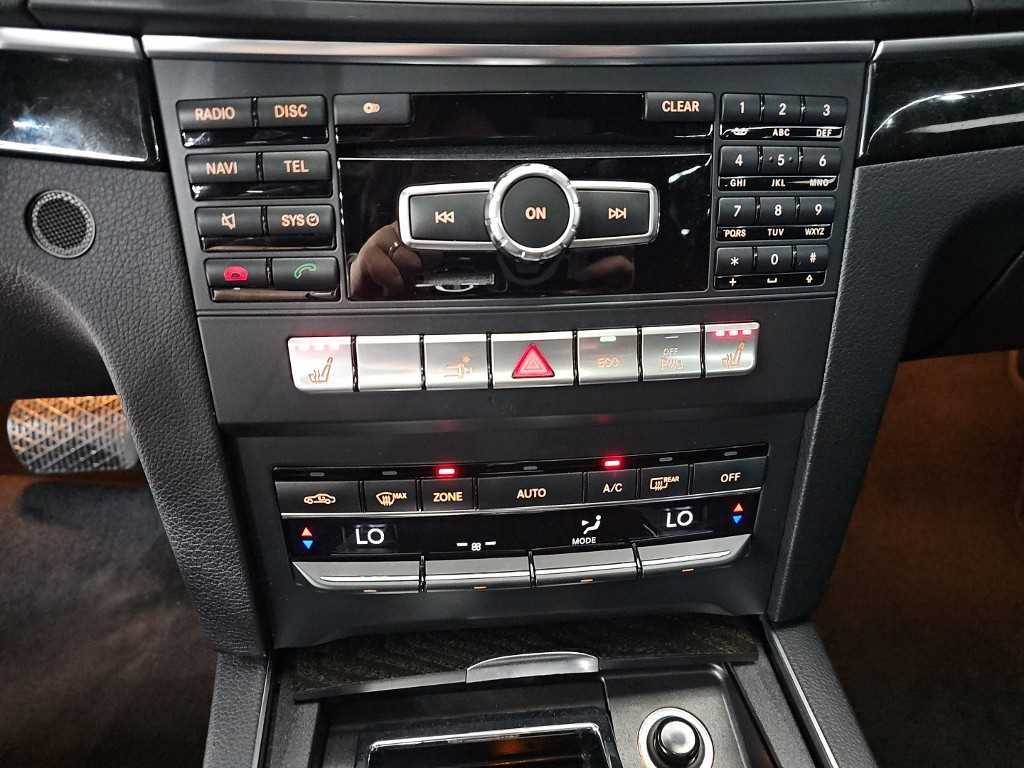 Mercedes-Benz E-Class — photo 10