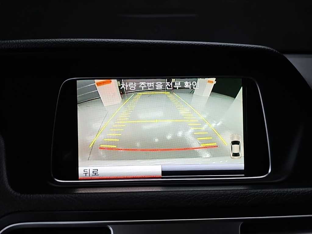 Mercedes-Benz E-Class — photo 15