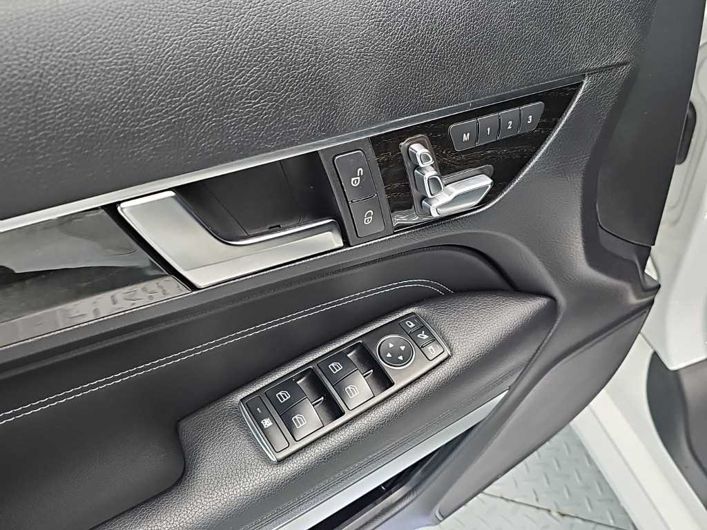 Mercedes-Benz E-Class — photo 16
