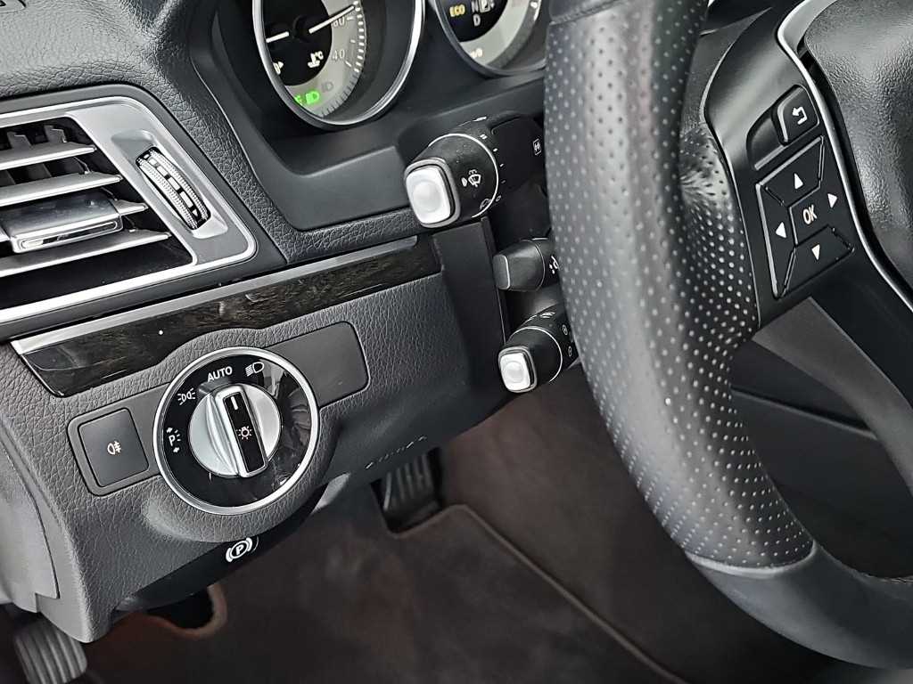 Mercedes-Benz E-Class — photo 17