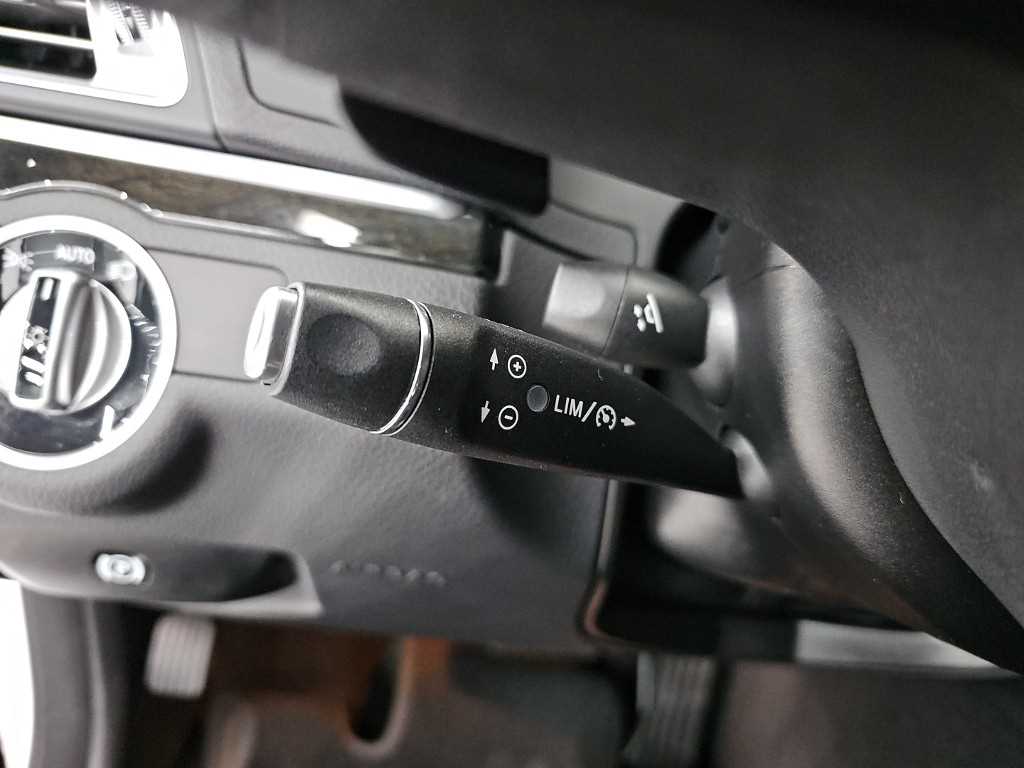 Mercedes-Benz E-Class — photo 18