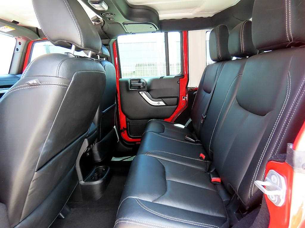 Jeep Wrangler — photo 06