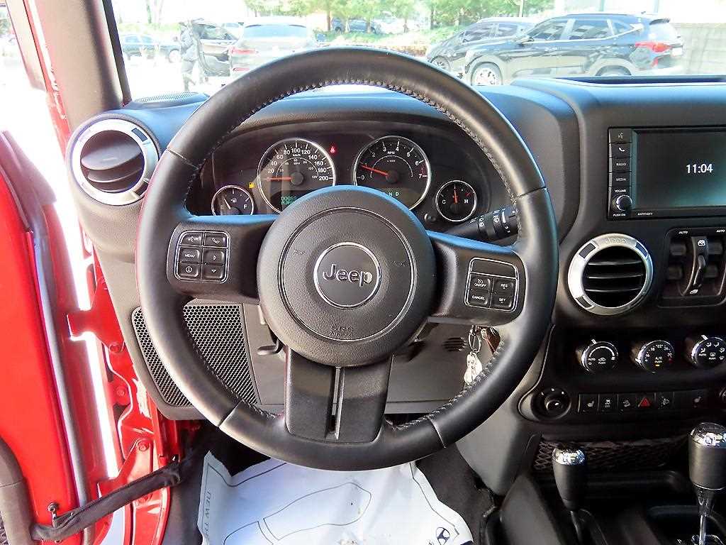 Jeep Wrangler — photo 08