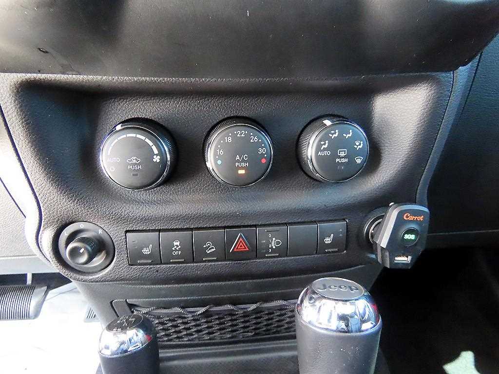 Jeep Wrangler — photo 13