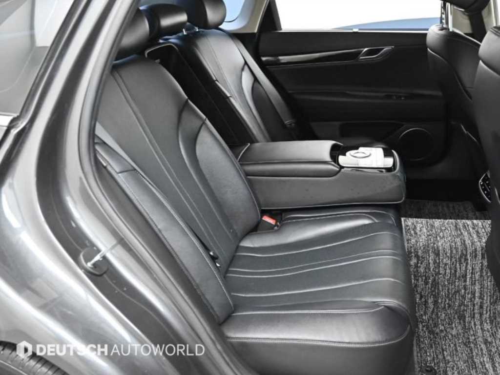 Genesis G80 — photo 16