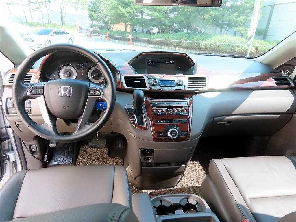 Honda Odyssey — photo 08