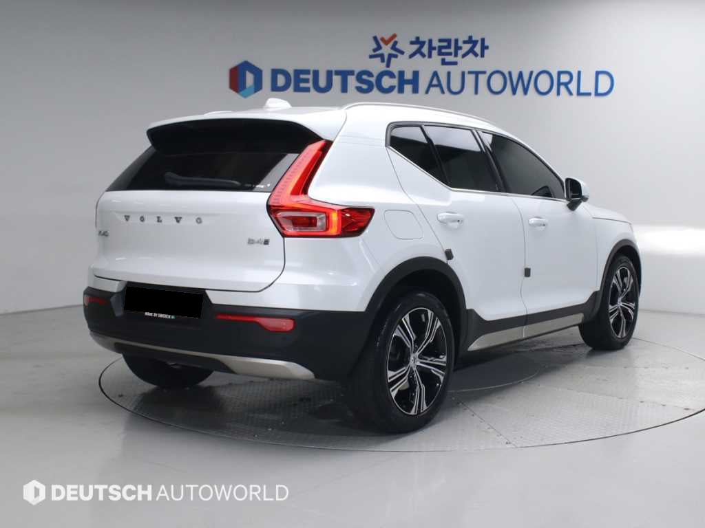 Volvo XC40 — photo 02