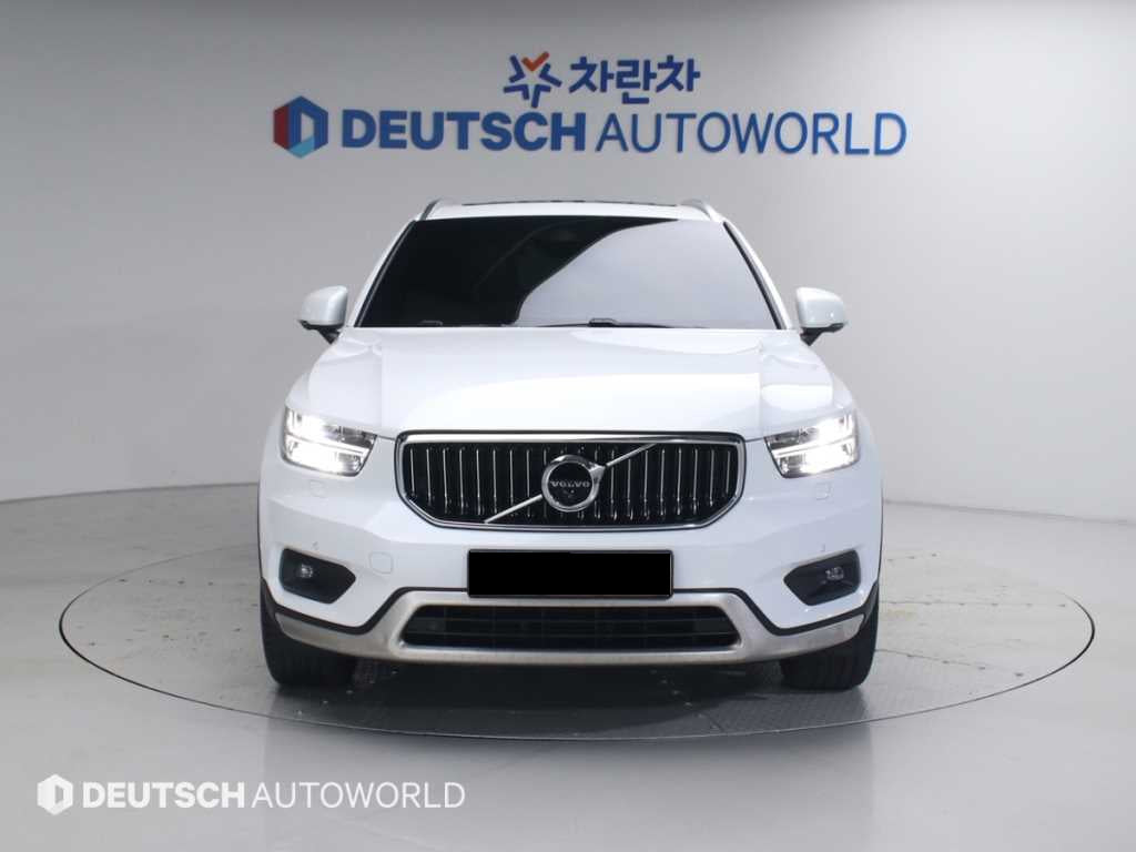 Volvo XC40 — photo 03
