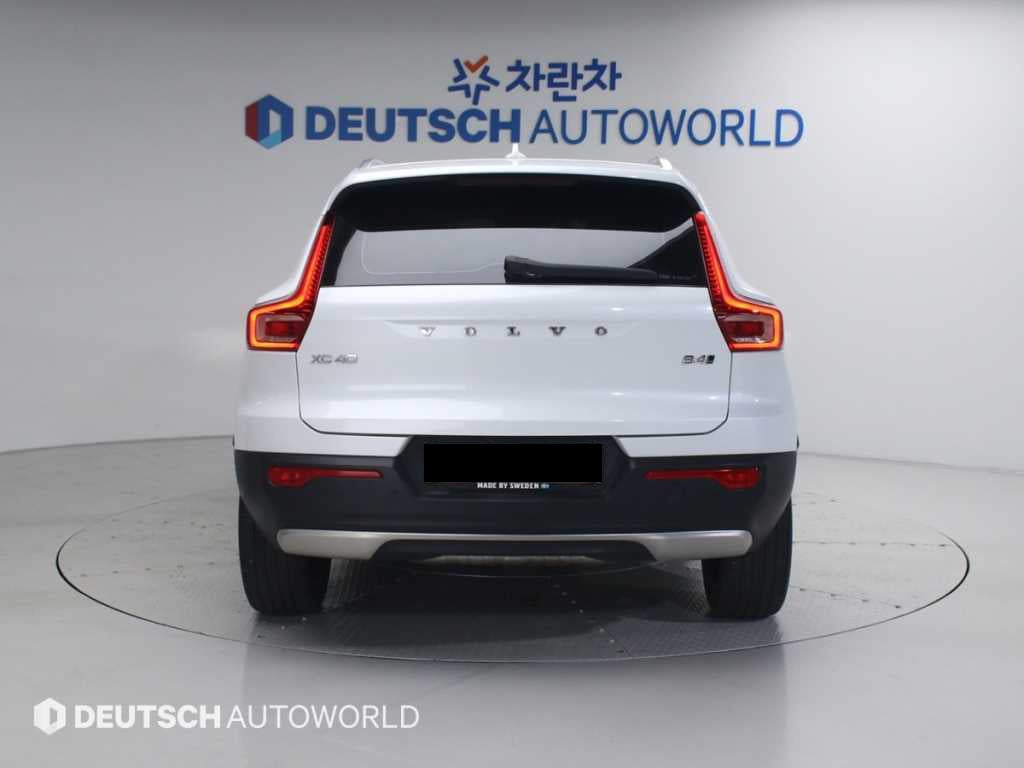 Volvo XC40 — photo 04
