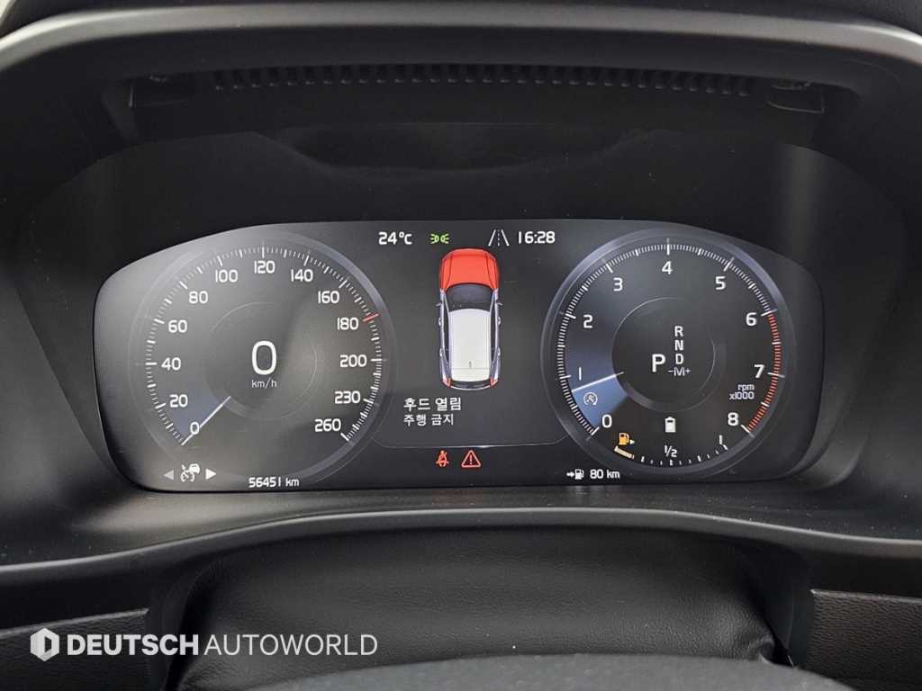 Volvo XC40 — photo 08
