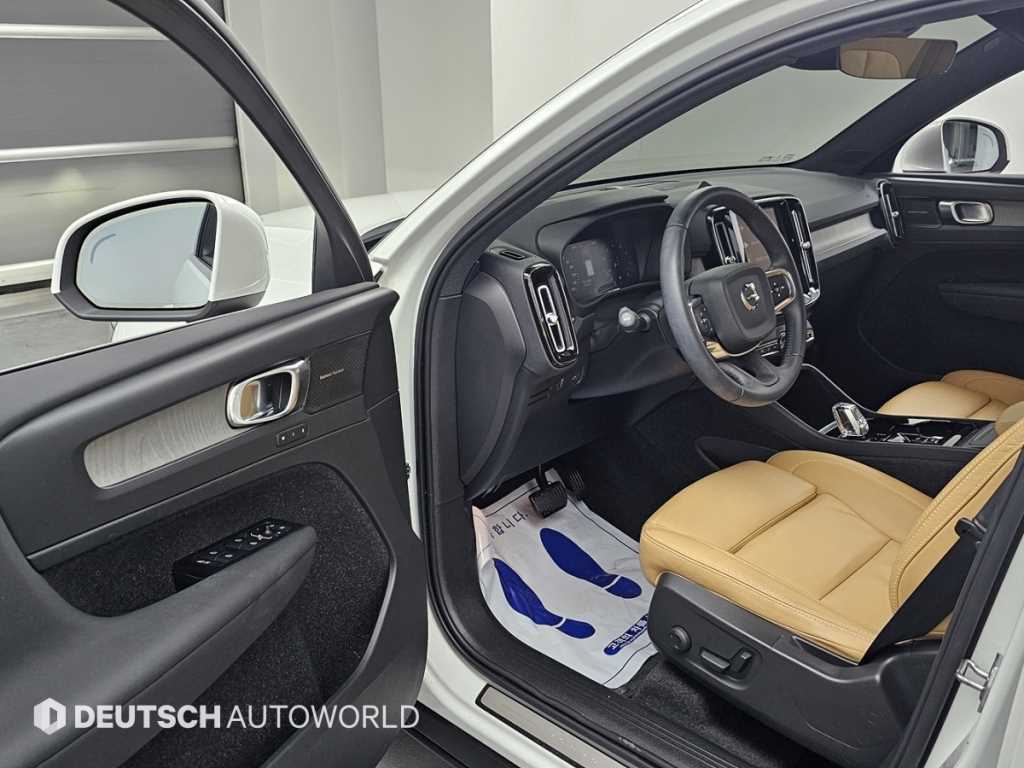 Volvo XC40 — photo 11