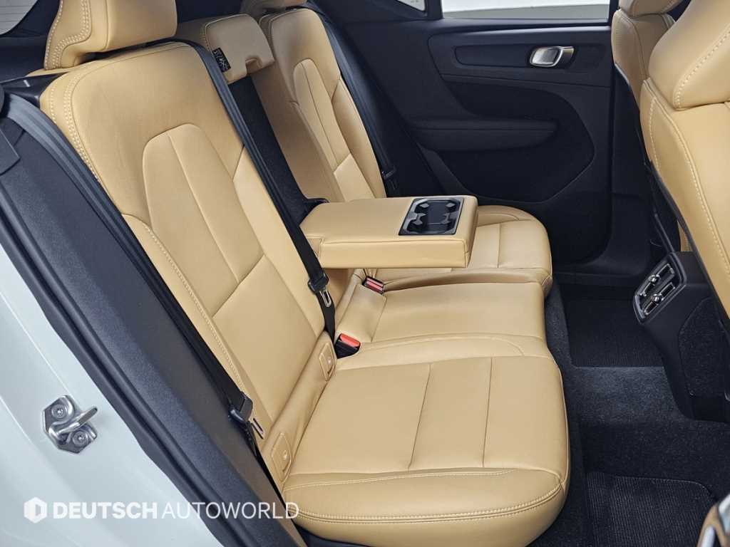 Volvo XC40 — photo 12