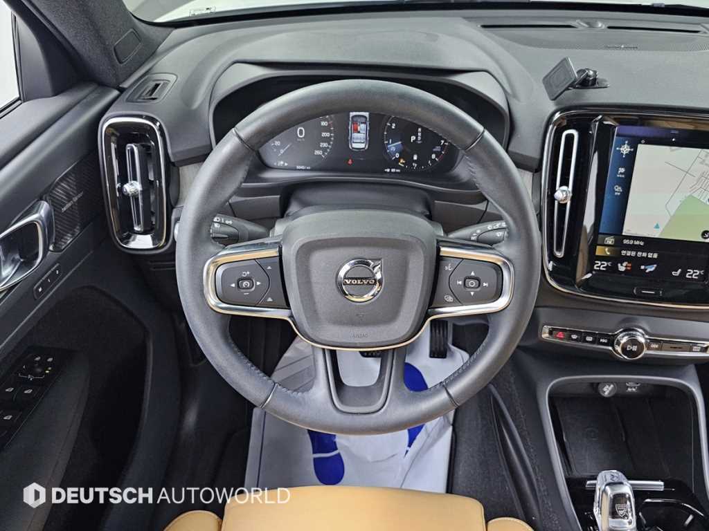 Volvo XC40 — photo 13