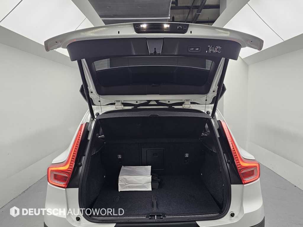Volvo XC40 — photo 19