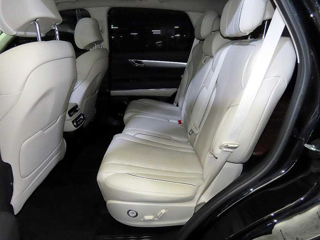 Genesis GV80 — photo 07