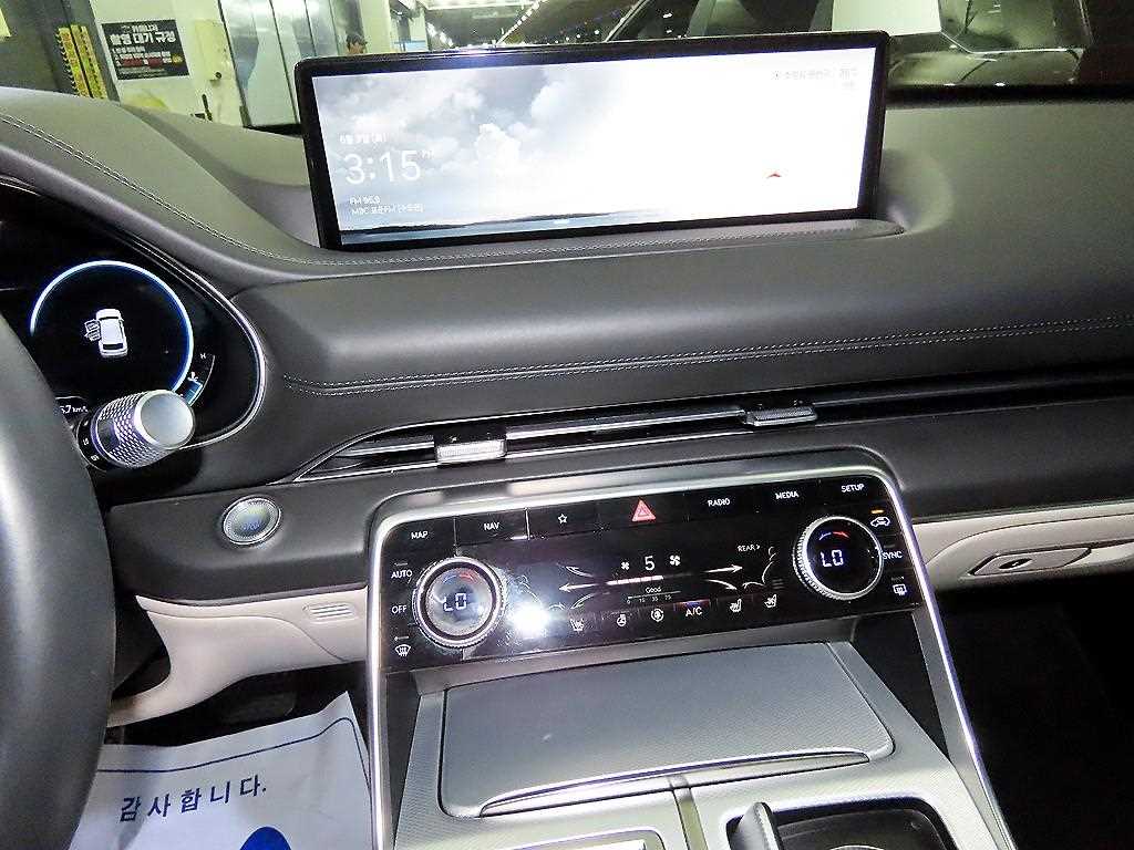 Genesis GV80 — photo 11