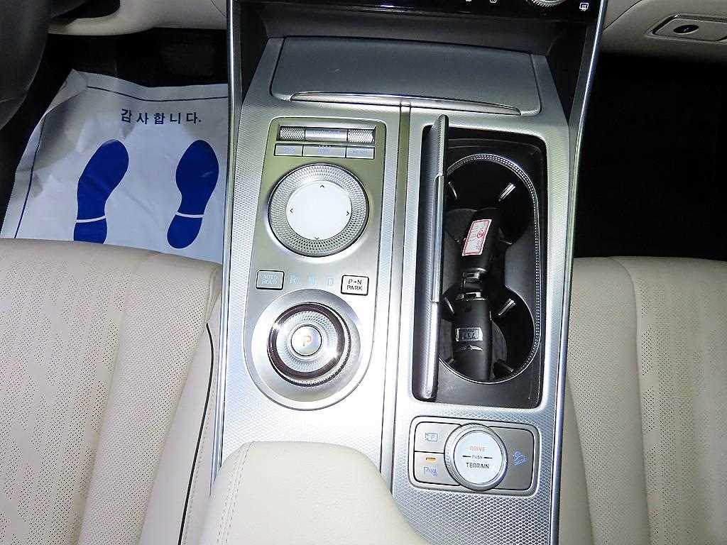 Genesis GV80 — photo 12