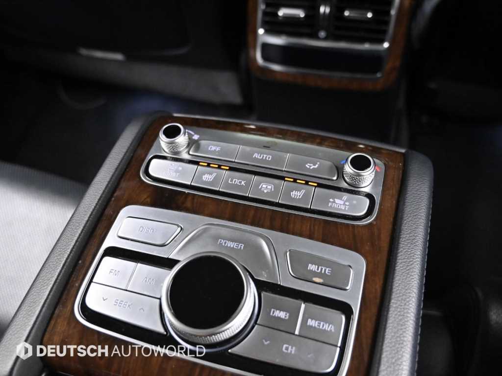 Kia K9 — photo 16