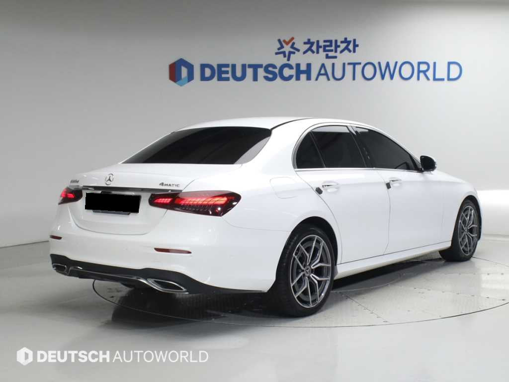 Mercedes-Benz E-Class — photo 02