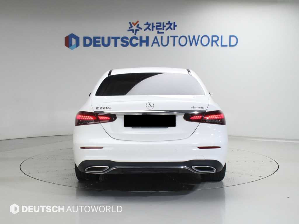 Mercedes-Benz E-Class — photo 04