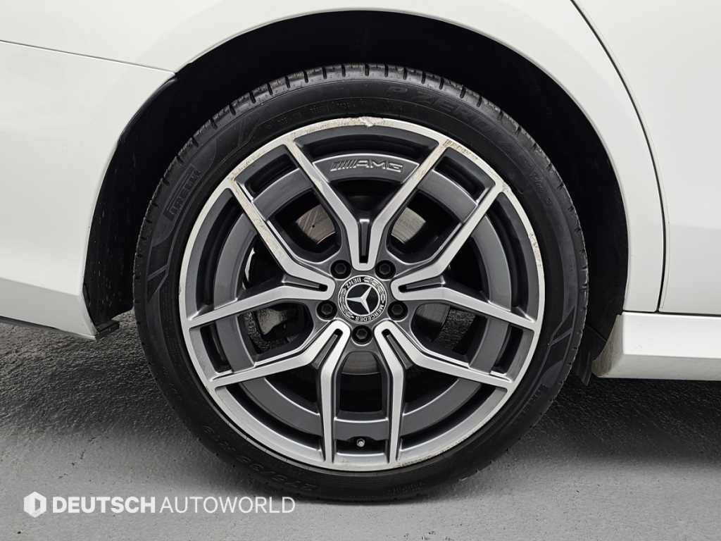 Mercedes-Benz E-Class — photo 05