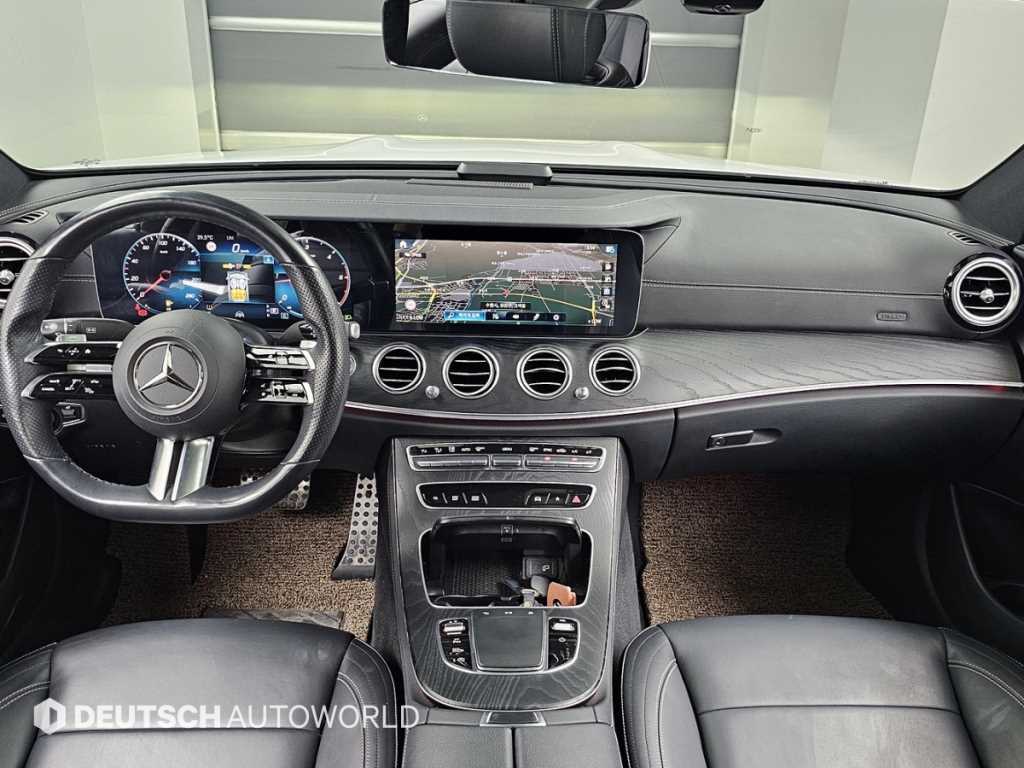 Mercedes-Benz E-Class — photo 07