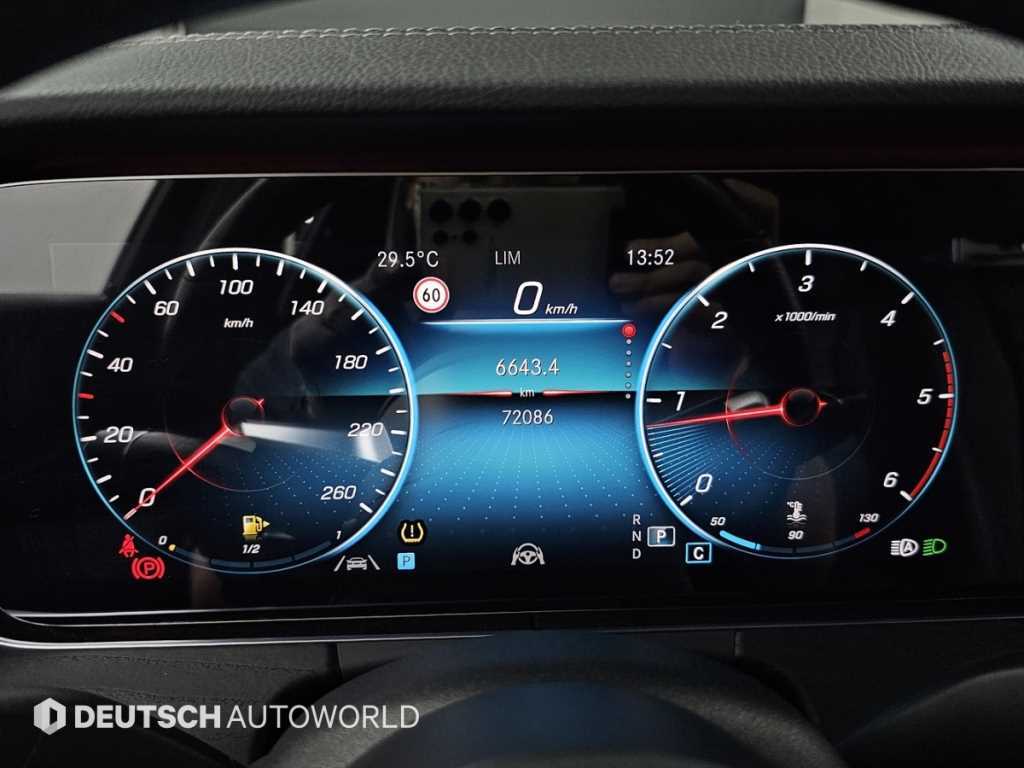 Mercedes-Benz E-Class — photo 08