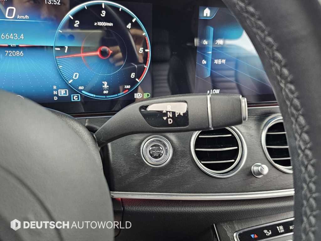 Mercedes-Benz E-Class — photo 09