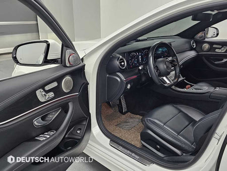 Mercedes-Benz E-Class — photo 11