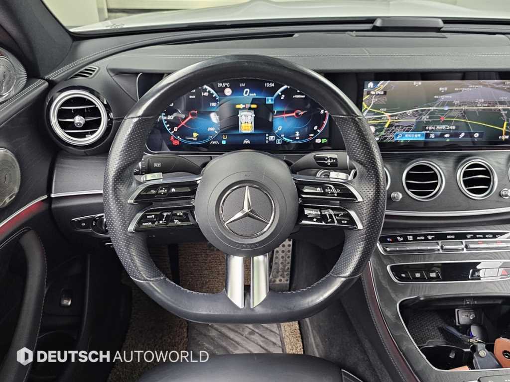 Mercedes-Benz E-Class — photo 13
