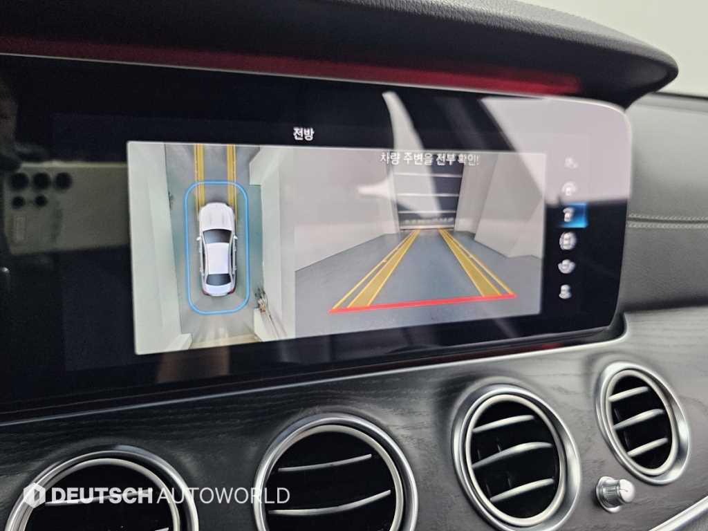 Mercedes-Benz E-Class — photo 15
