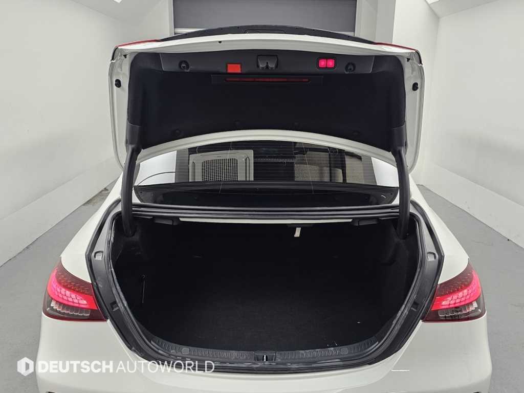 Mercedes-Benz E-Class — photo 19