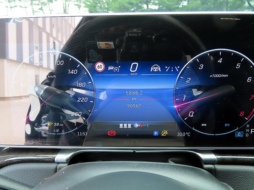 Mercedes-Benz S-Class — photo 09