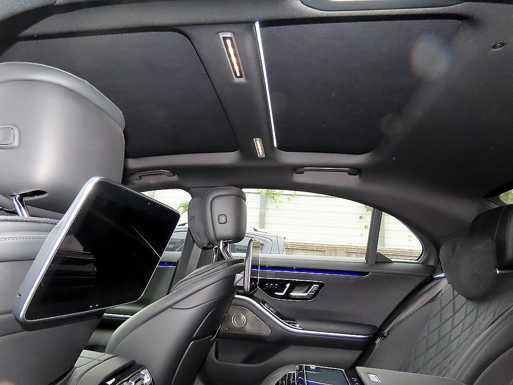 Mercedes-Benz S-Class — photo 16