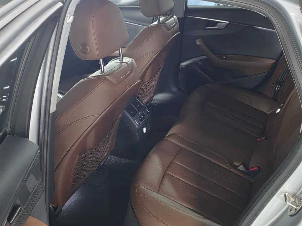 Audi A4 — photo 08