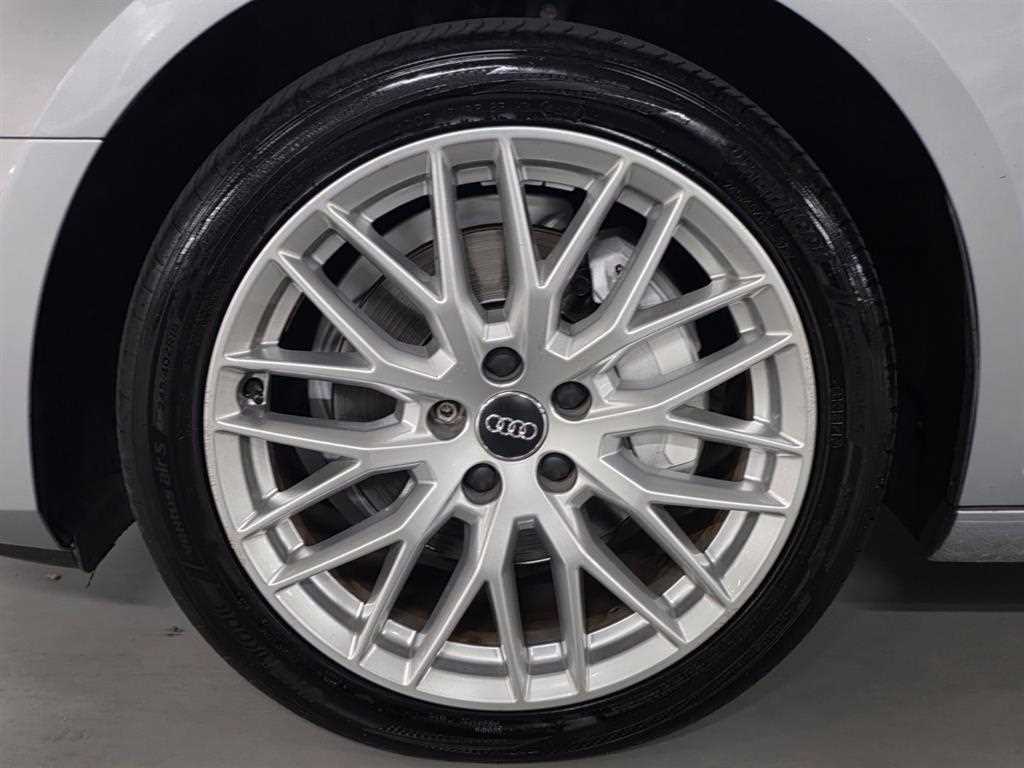 Audi A4 — photo 18