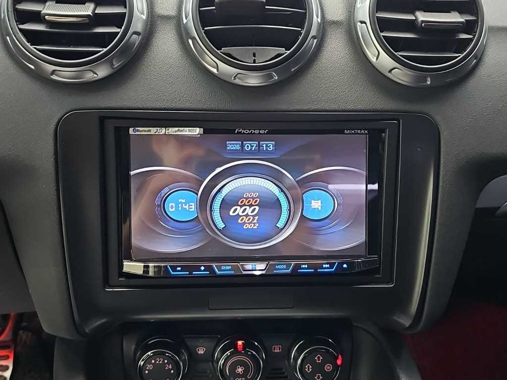 Audi TT — photo 12