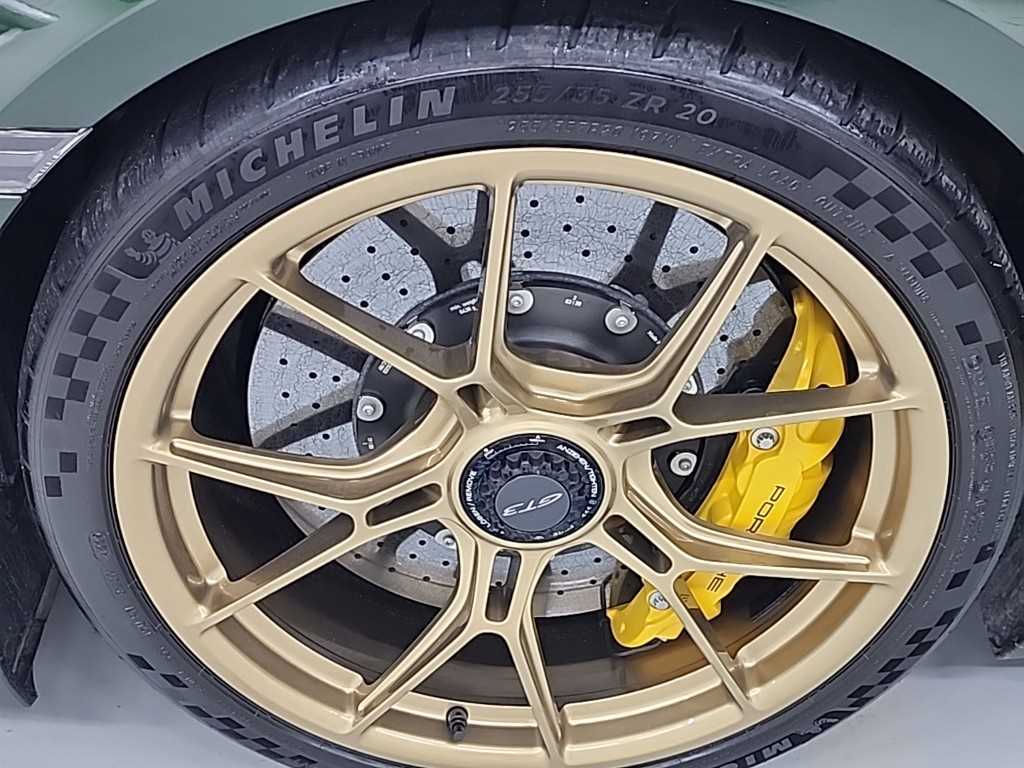 Porsche 911 — photo 19