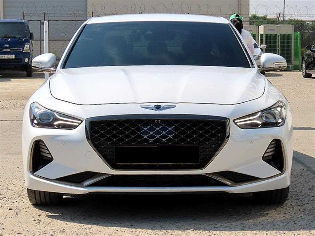 Genesis G70 — photo 01