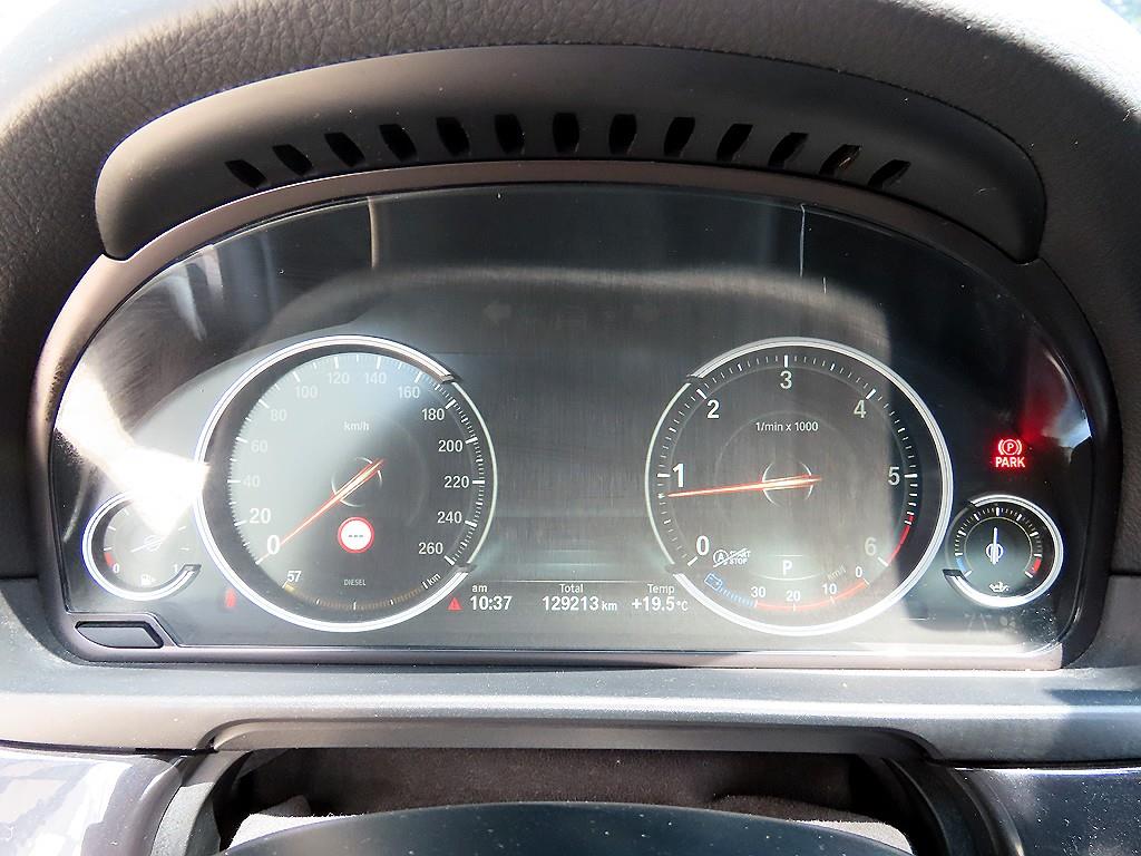 BMW 5-Series — photo 09