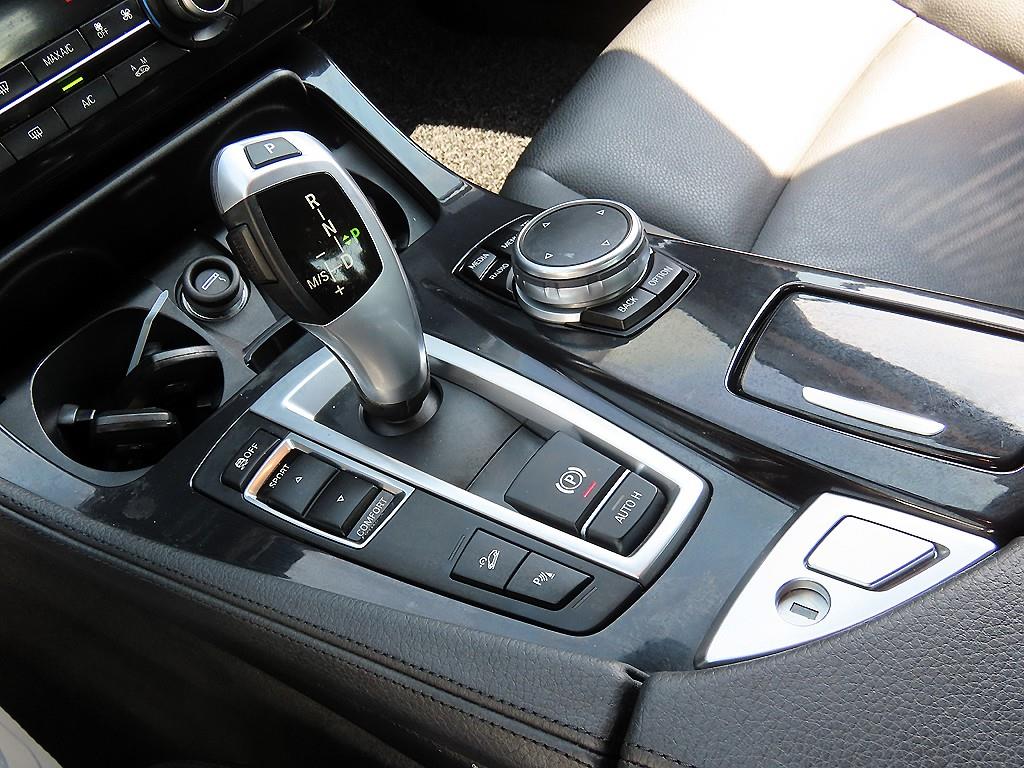 BMW 5-Series — photo 11