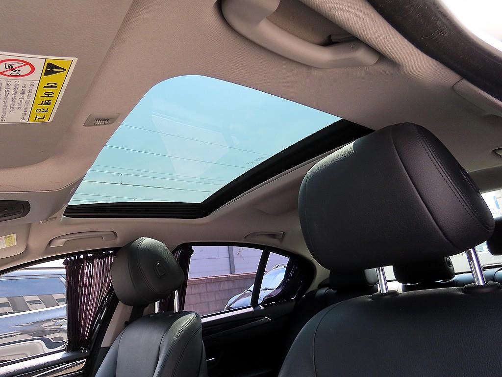 BMW 5-Series — photo 17