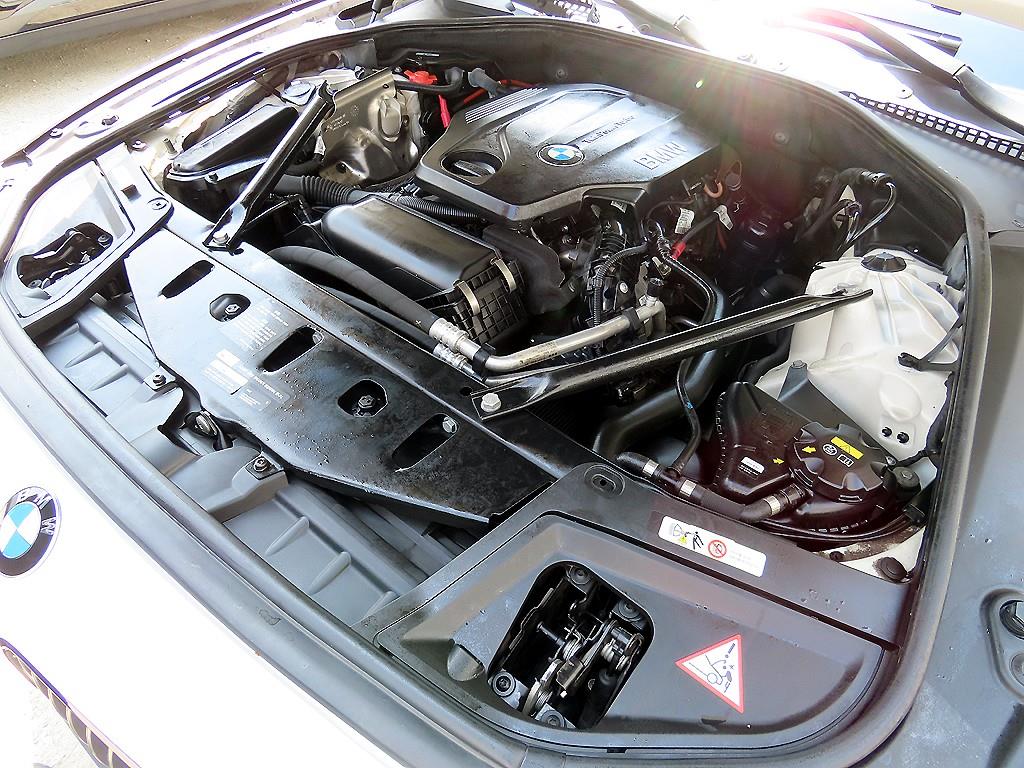 BMW 5-Series — photo 19