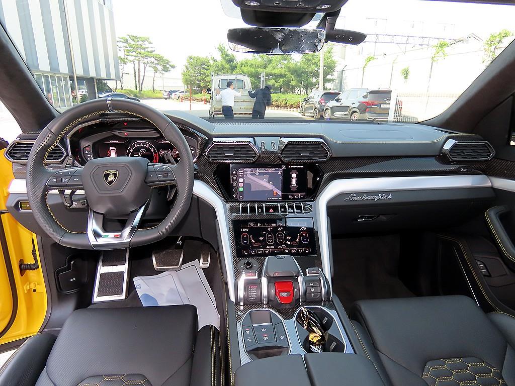 Lamborghini Urus — photo 07